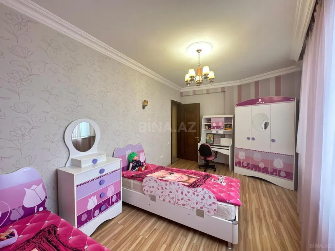 Satılır 3 otaqlı mənzil 132 m²