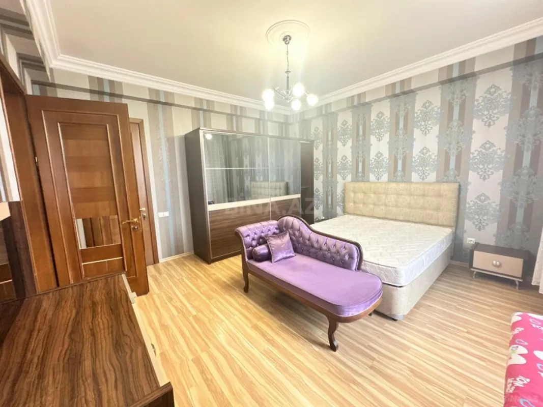 Satılır 3 otaqlı mənzil 132 m²