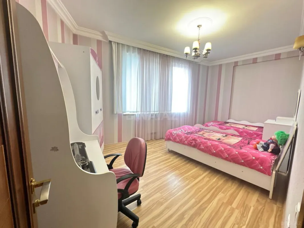 Satılır 3 otaqlı mənzil 132 m²
