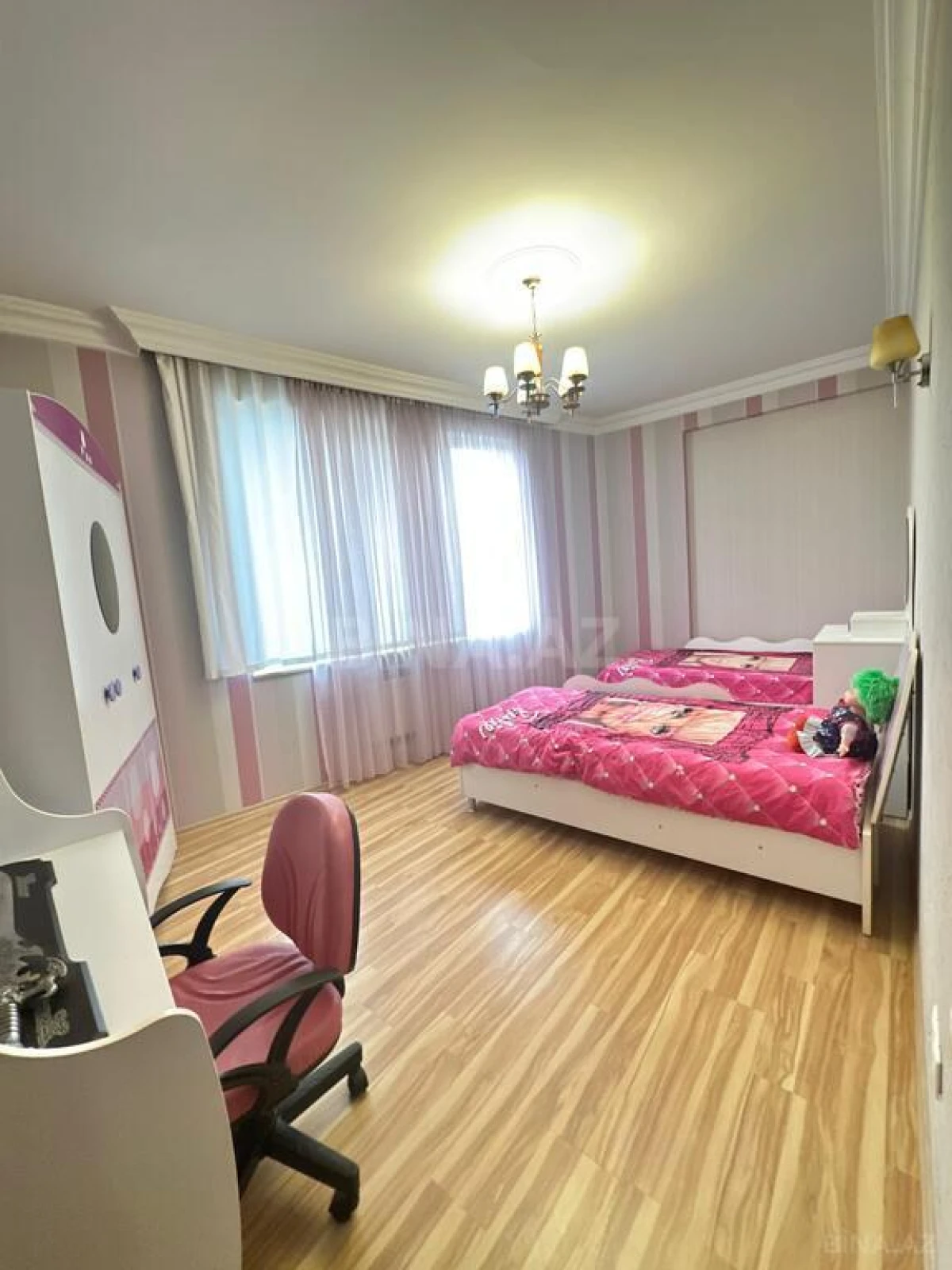 Satılır 3 otaqlı mənzil 132 m²