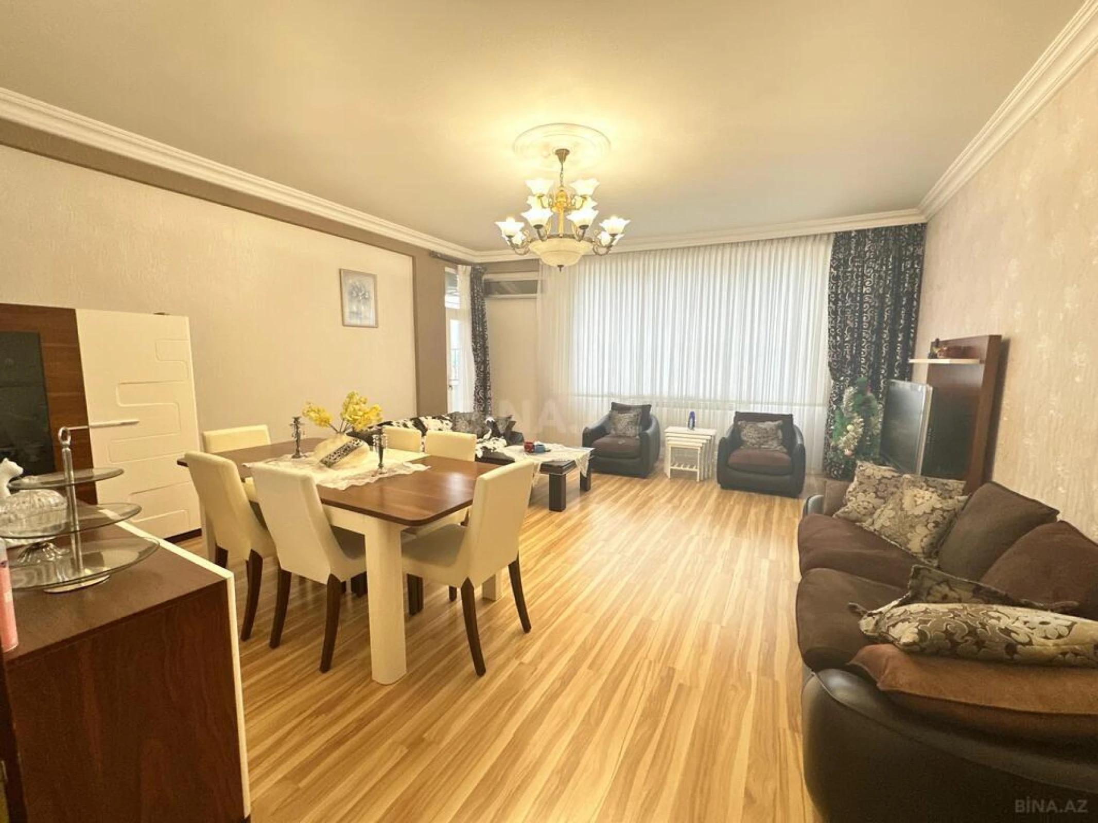 Satılır 3 otaqlı mənzil 132 m²