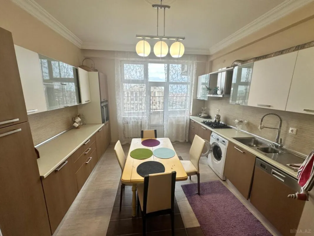 Satılır 3 otaqlı mənzil 132 m²