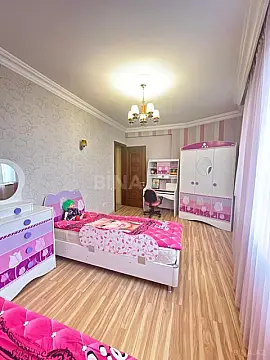 Satılır 3 otaqlı mənzil 132 m²
