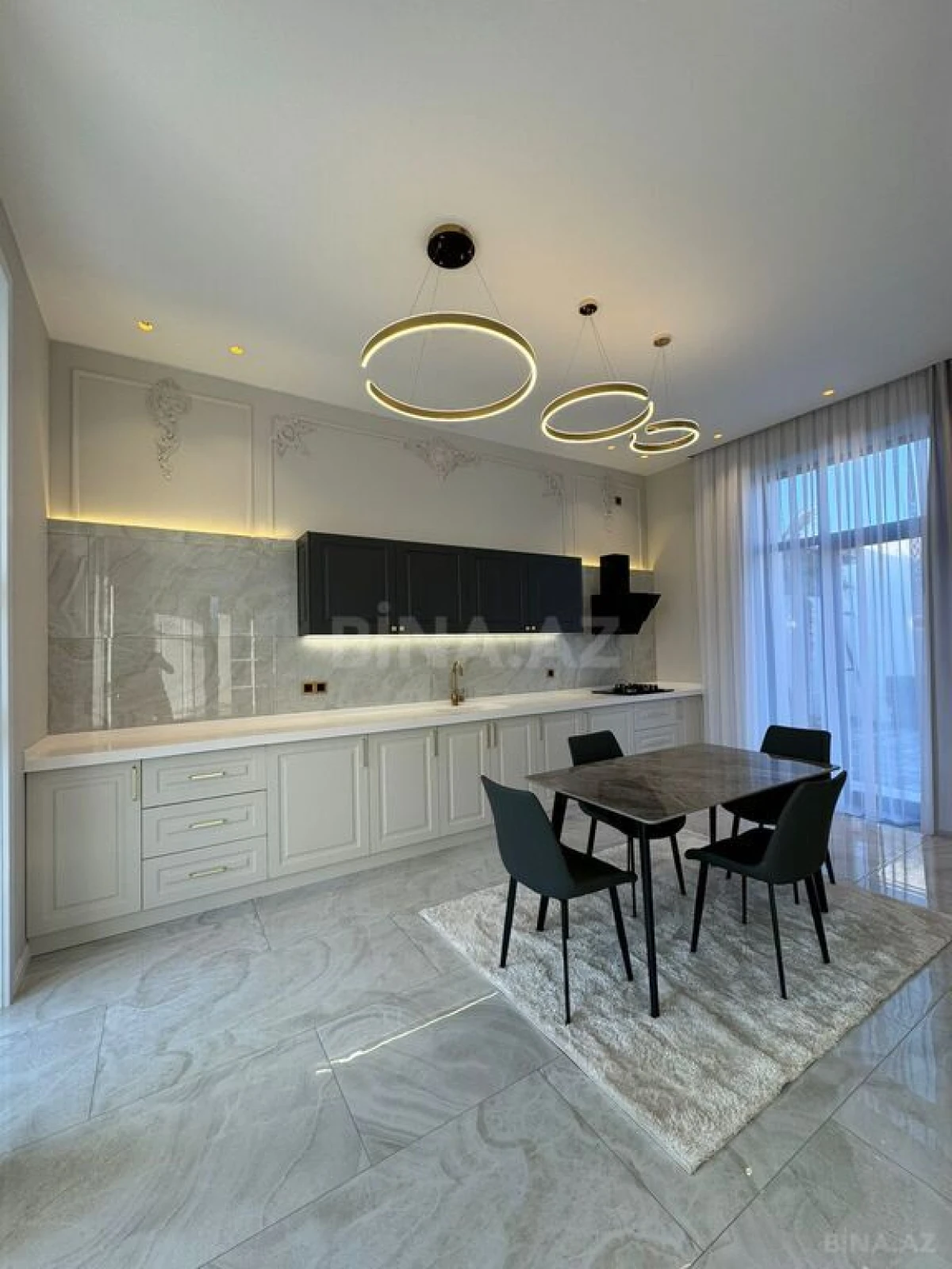 Satılır 4 otaqlı həyət evi 200 m²