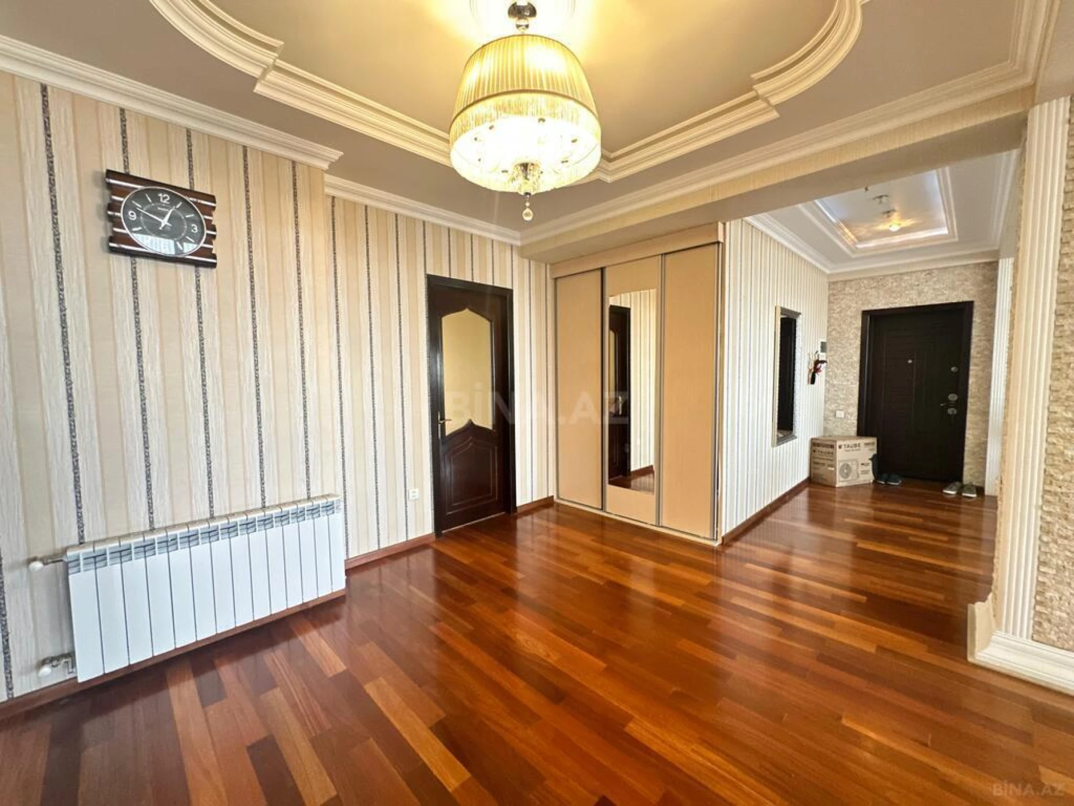 Satılır 3 otaqlı mənzil 155 m²