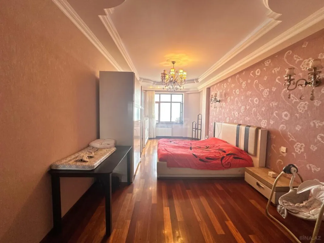 Satılır 3 otaqlı mənzil 155 m²