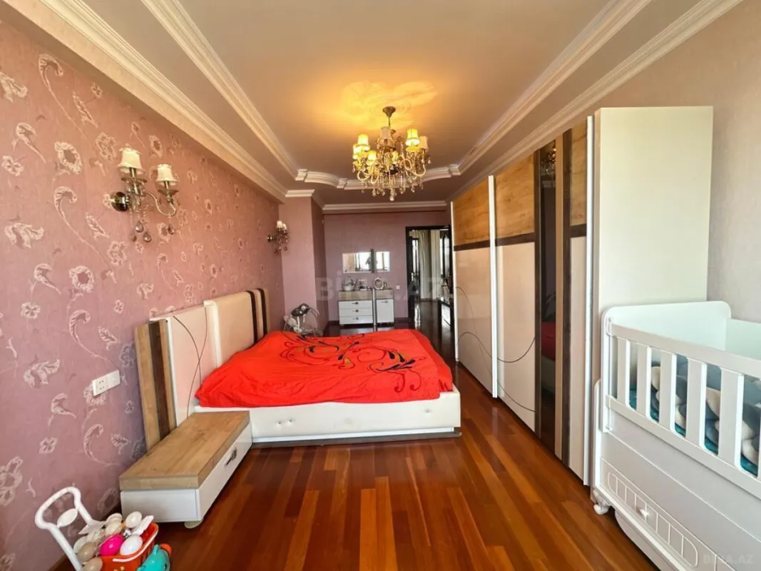 Satılır 3 otaqlı mənzil 155 m²