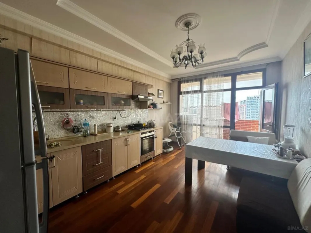 Satılır 3 otaqlı mənzil 155 m²