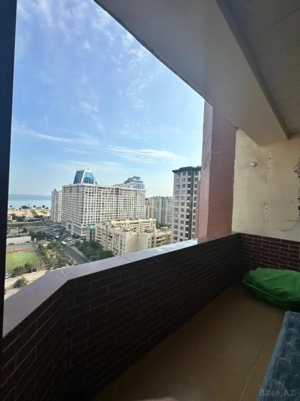 Satılır 3 otaqlı mənzil 155 m²