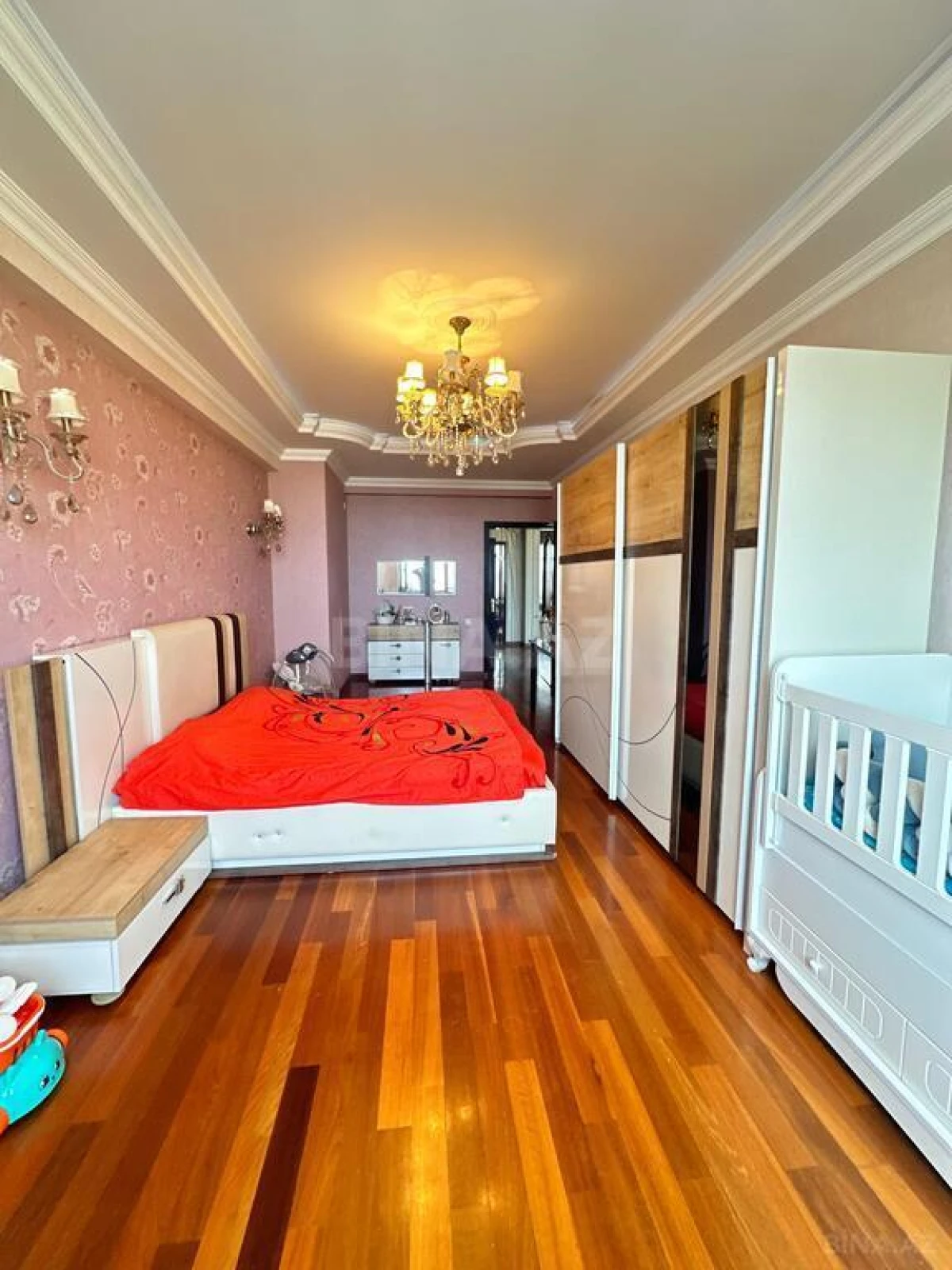 Satılır 3 otaqlı mənzil 155 m²