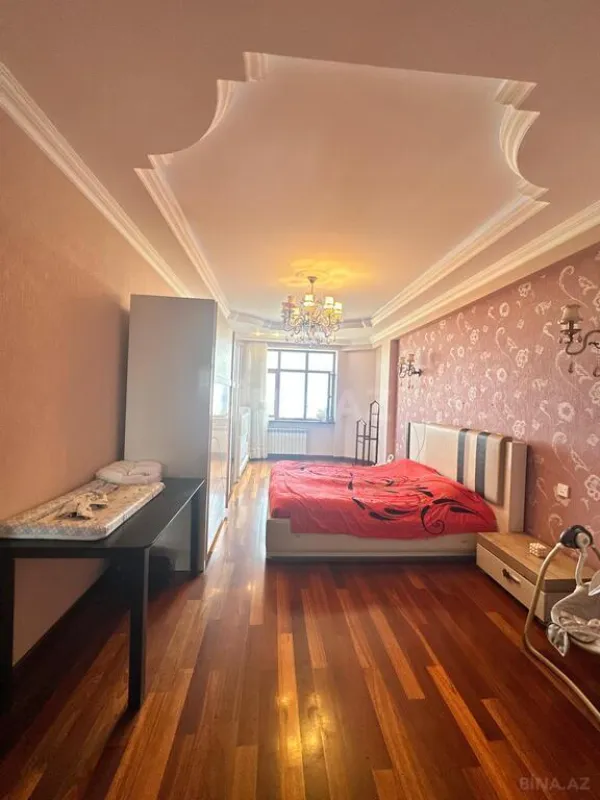 Satılır 3 otaqlı mənzil 155 m²