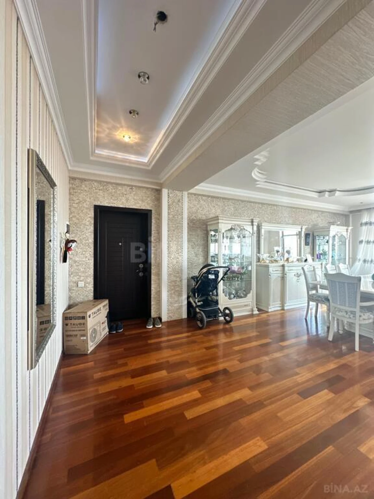 Satılır 3 otaqlı mənzil 155 m²