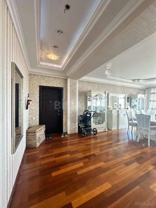 Satılır 3 otaqlı mənzil 155 m²