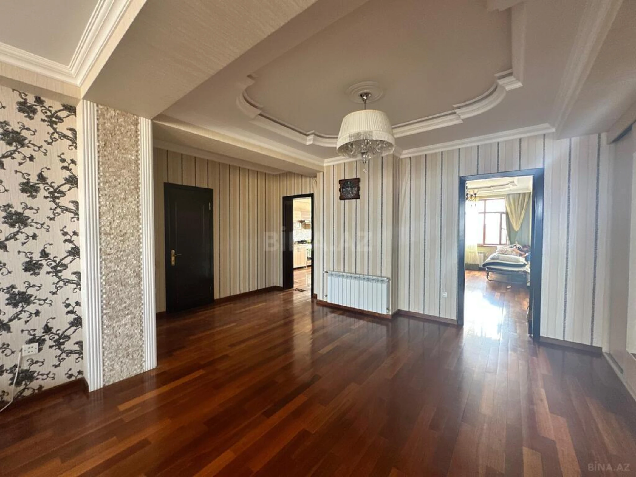 Satılır 3 otaqlı mənzil 155 m²