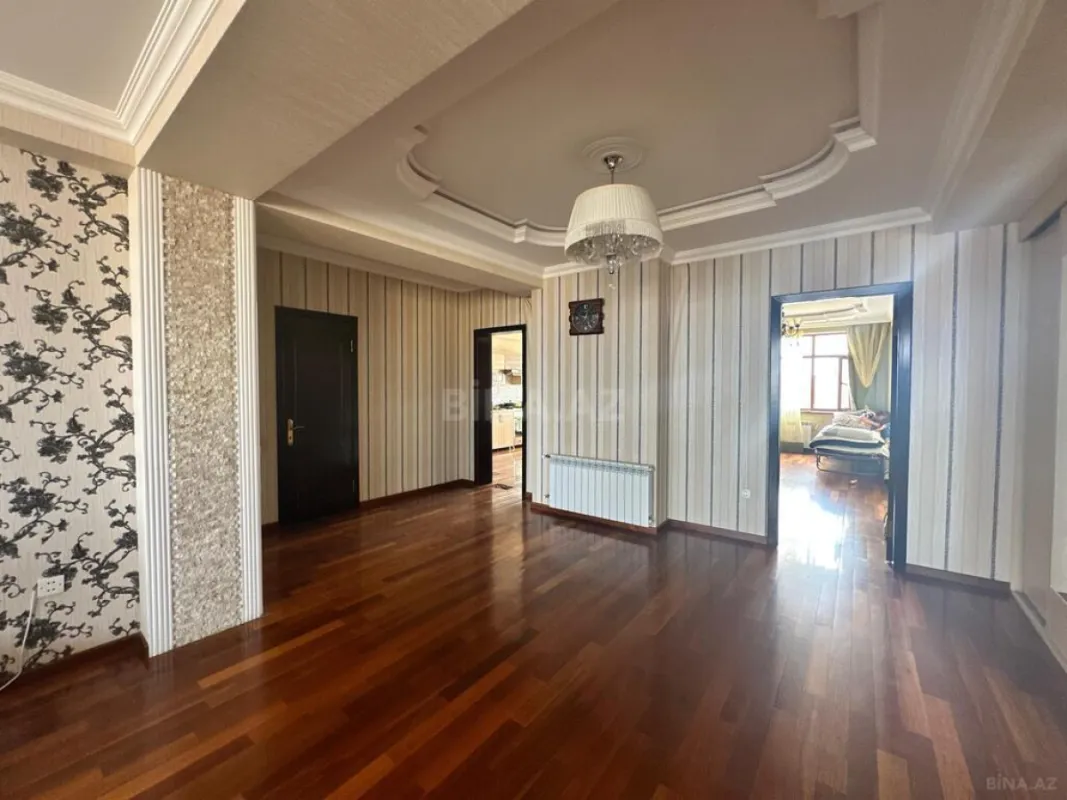 Satılır 3 otaqlı mənzil 155 m²