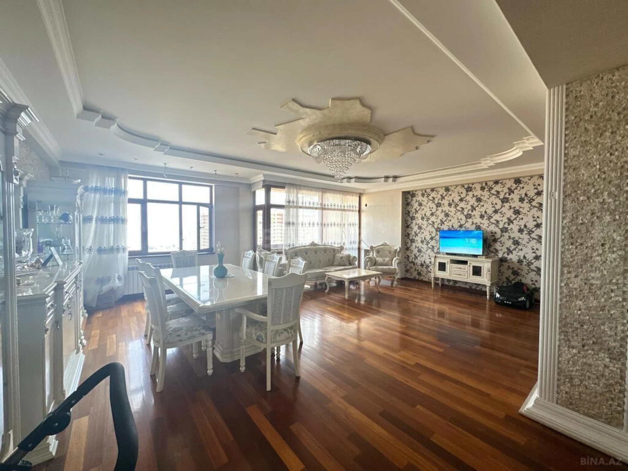 Satılır 3 otaqlı mənzil 155 m²