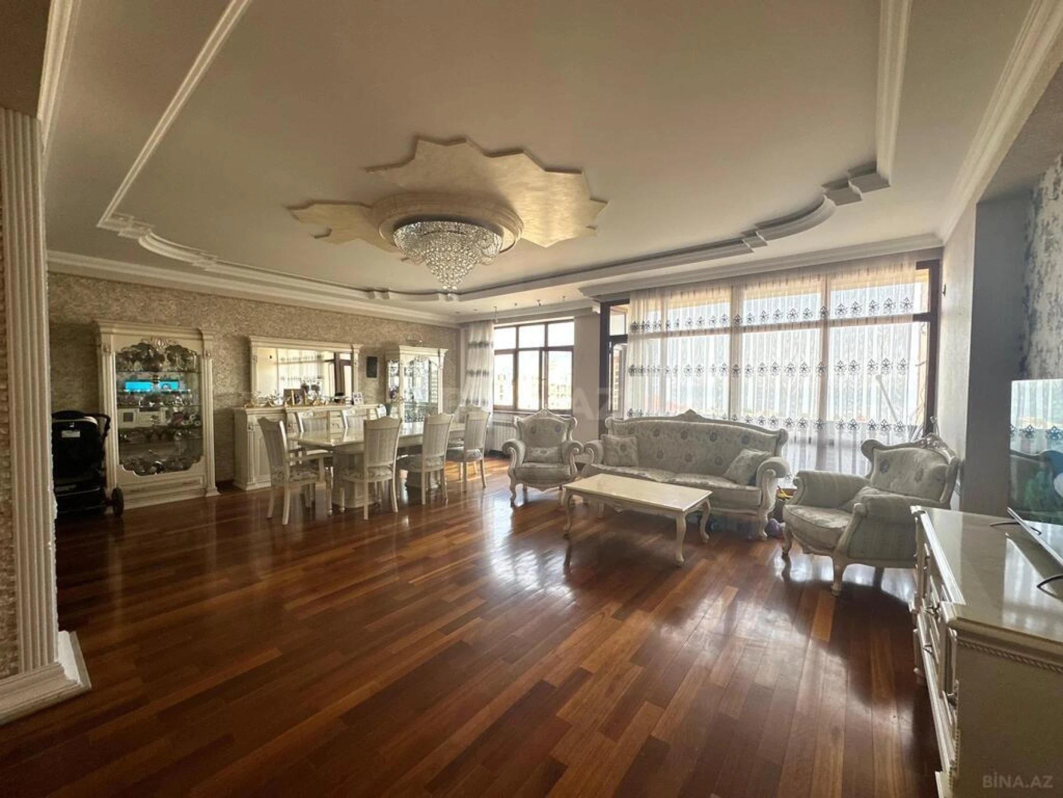 Satılır 3 otaqlı mənzil 155 m²