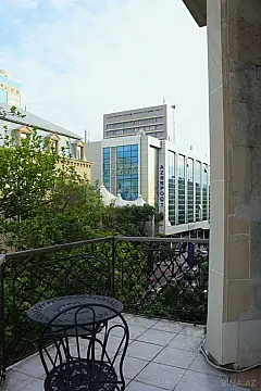 Satılır 6 otaqlı mənzil 250 m²