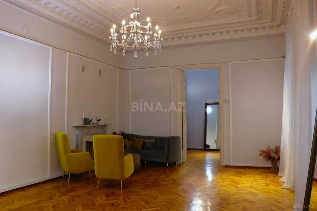 Satılır 6 otaqlı mənzil 250 m²