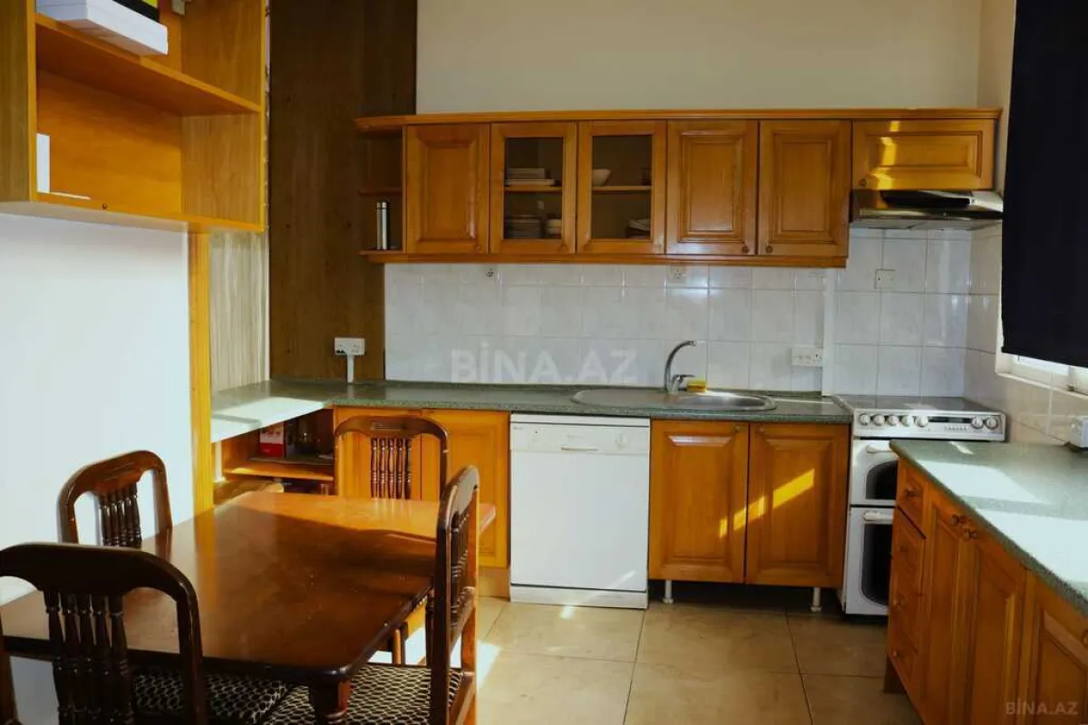 Satılır 6 otaqlı mənzil 250 m²