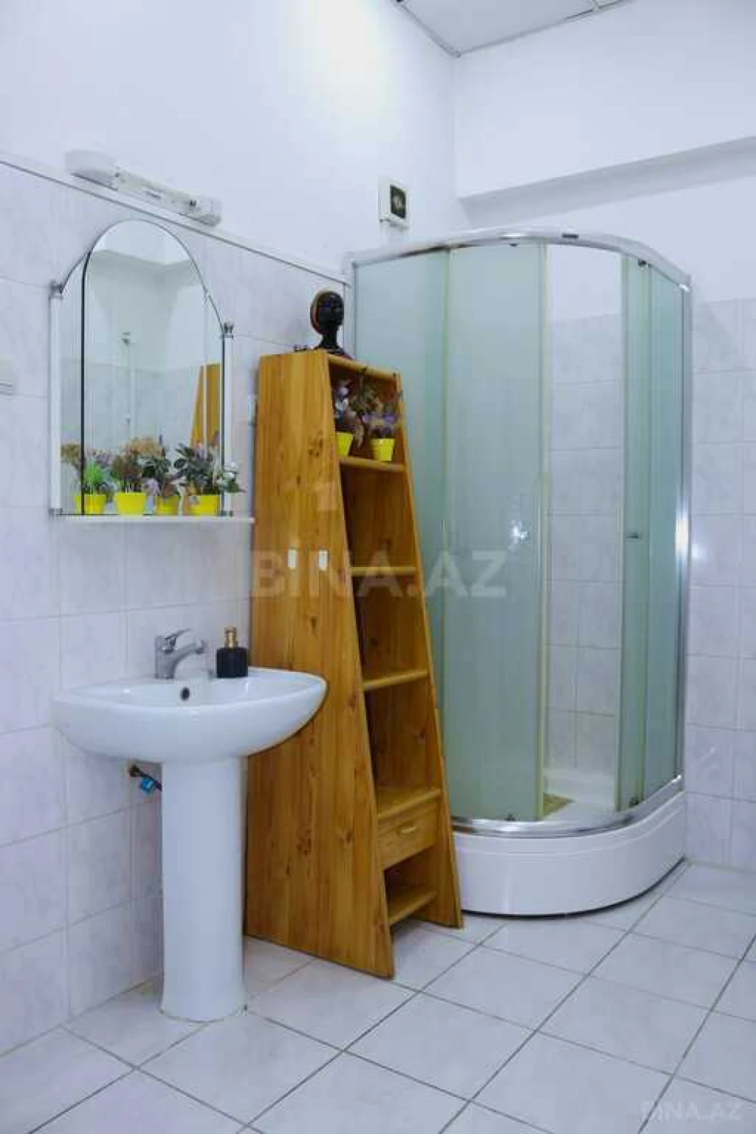 Satılır 6 otaqlı mənzil 250 m²