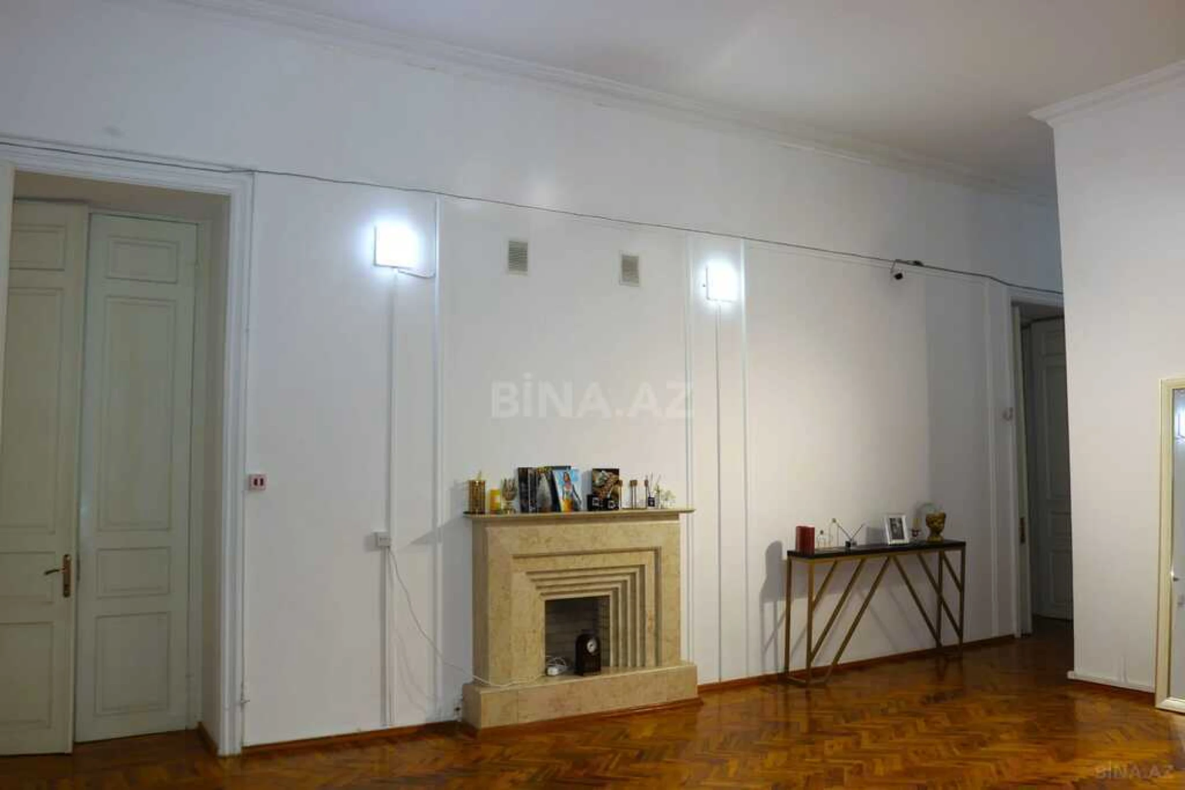 Satılır 6 otaqlı mənzil 250 m²