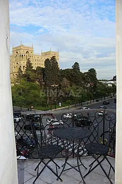 Satılır 6 otaqlı mənzil 250 m²