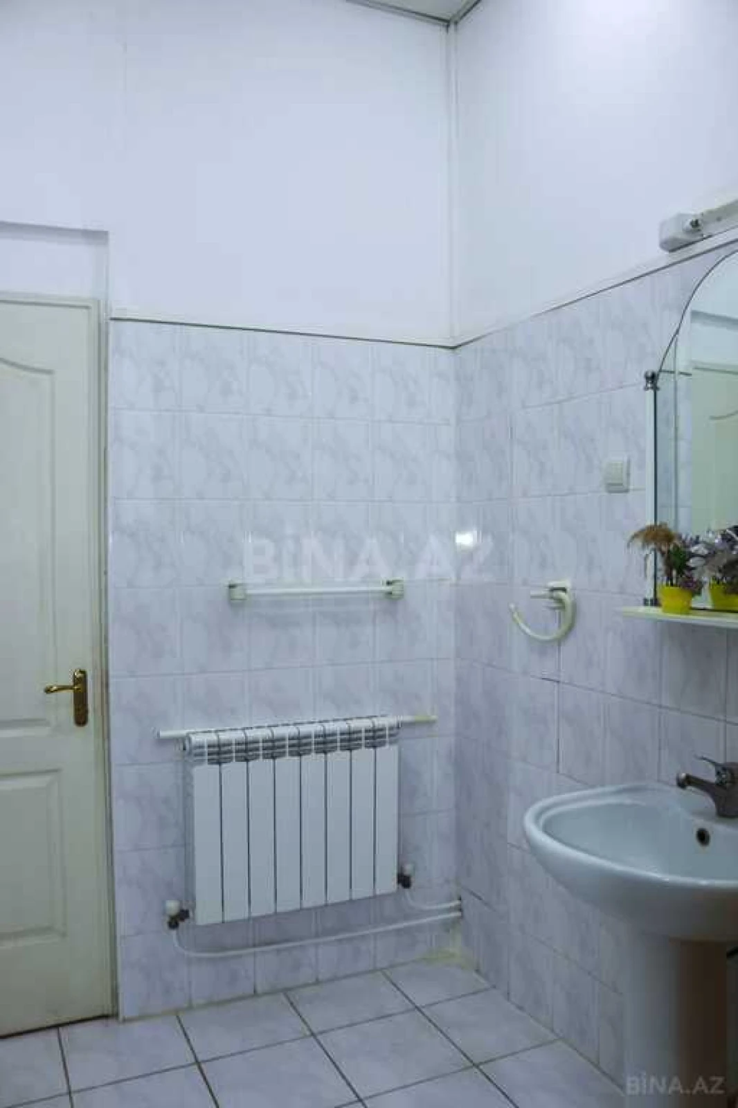 Satılır 6 otaqlı mənzil 250 m²