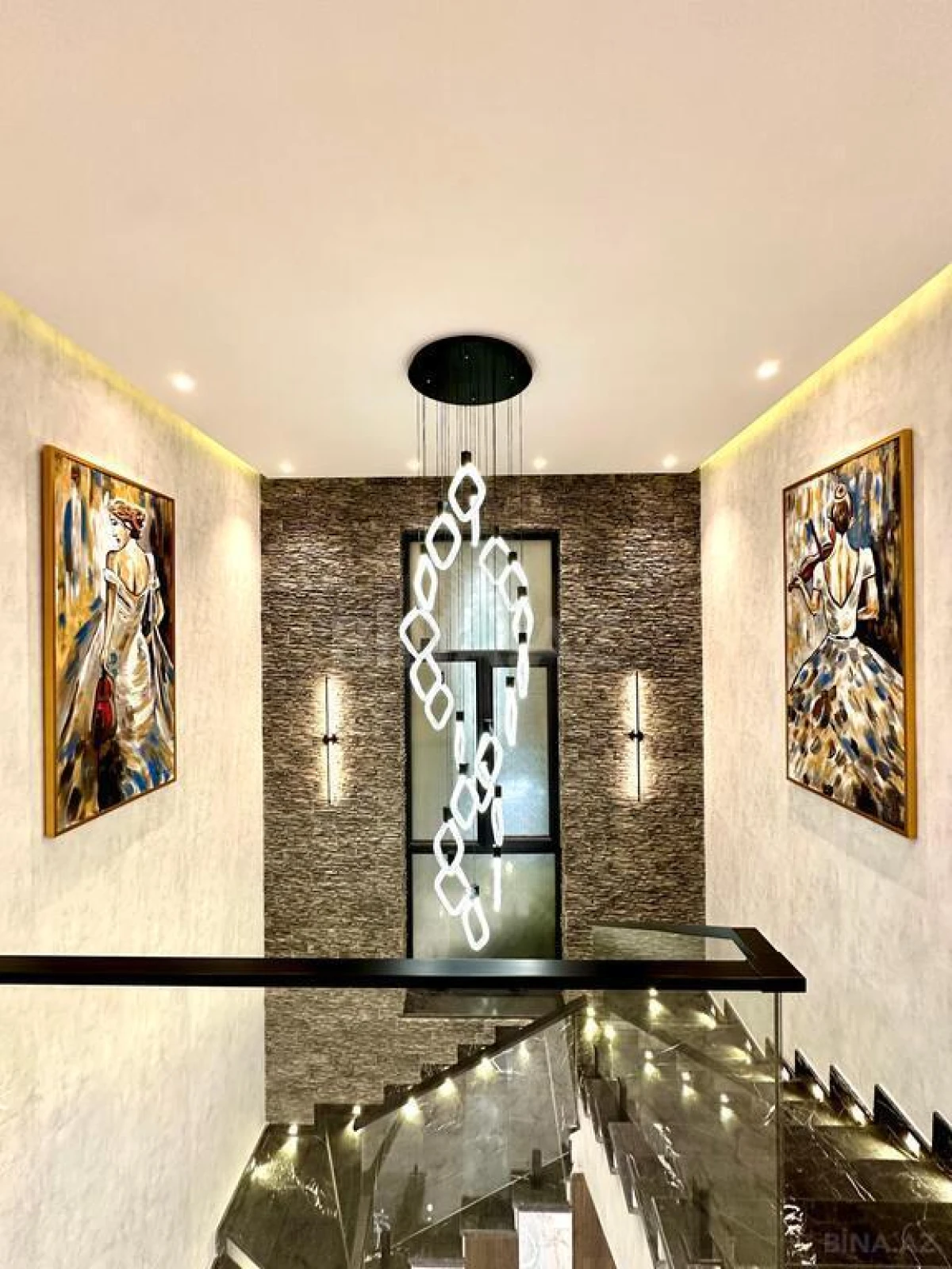 Kirayə verilir 6 otaqlı həyət evi 290 m²