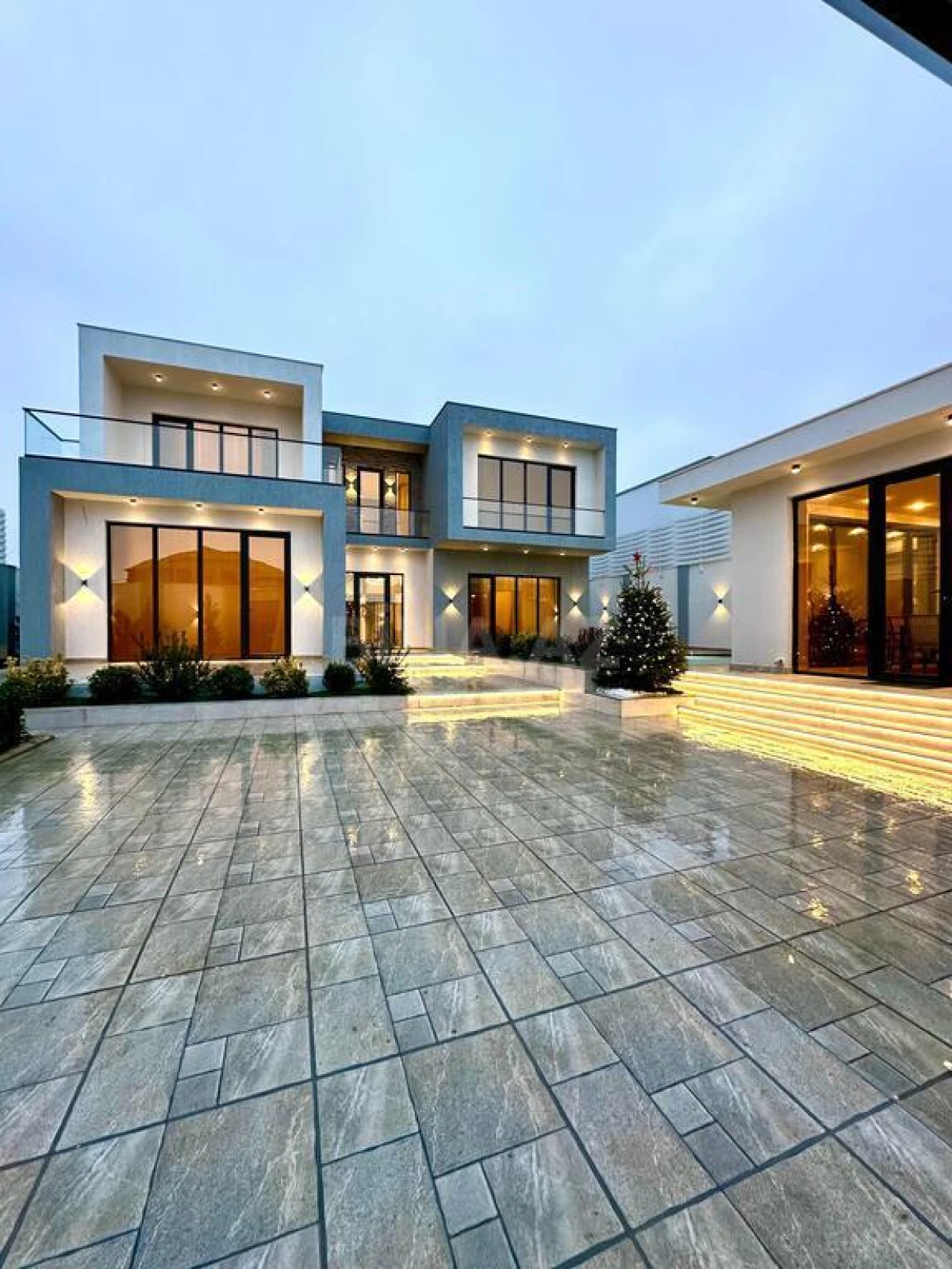 Kirayə verilir 6 otaqlı həyət evi 290 m²