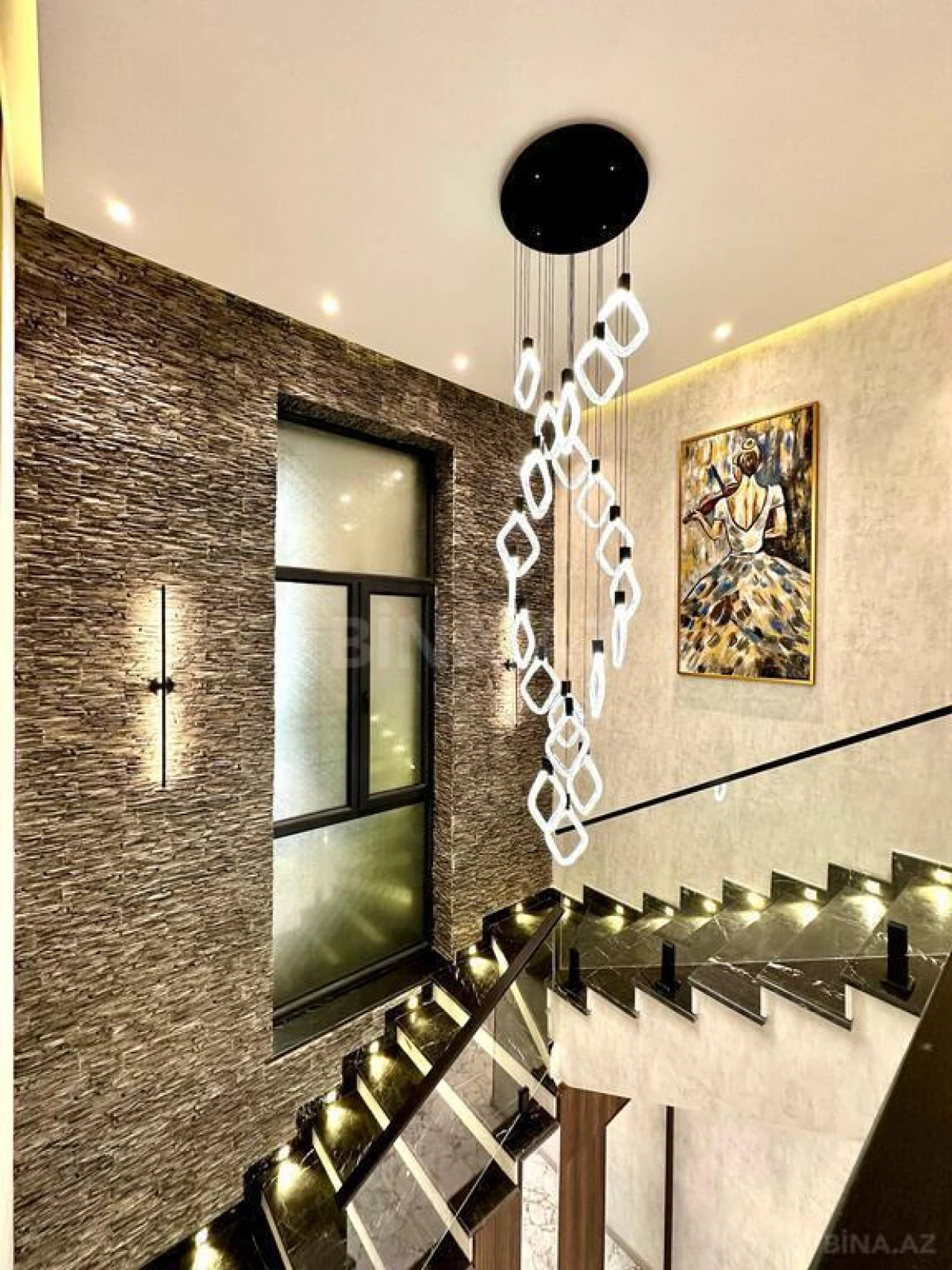 Kirayə verilir 6 otaqlı həyət evi 290 m²