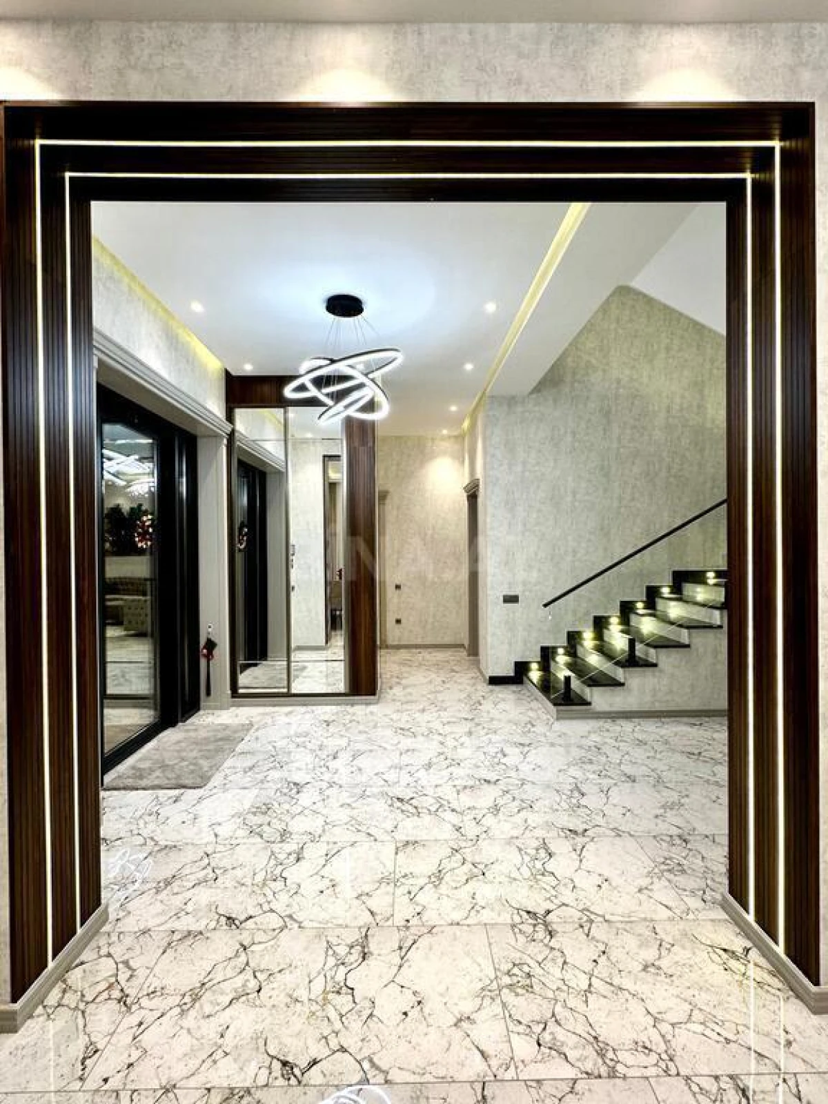 Kirayə verilir 6 otaqlı həyət evi 290 m²