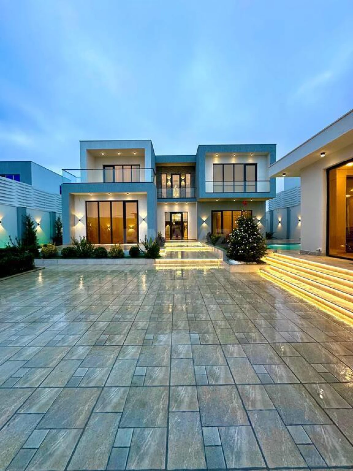 Kirayə verilir 6 otaqlı həyət evi 290 m²