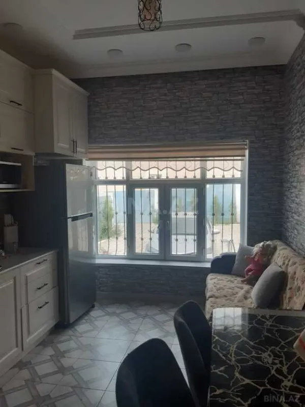 Satılır 6 otaqlı həyət evi 220 m²