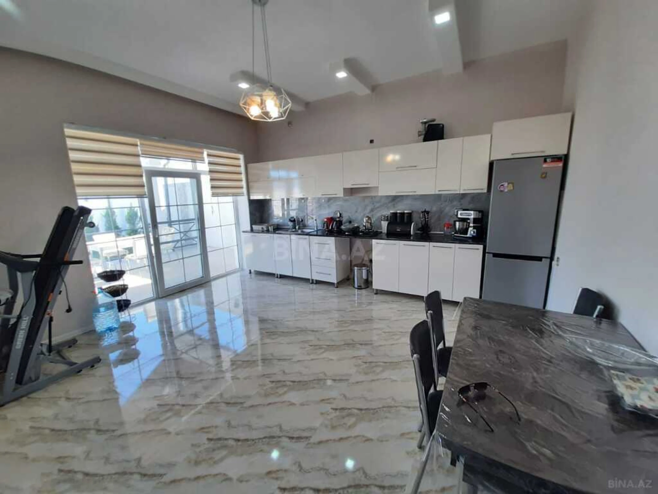 Kirayə verilir 4 otaqlı həyət evi 360 m²