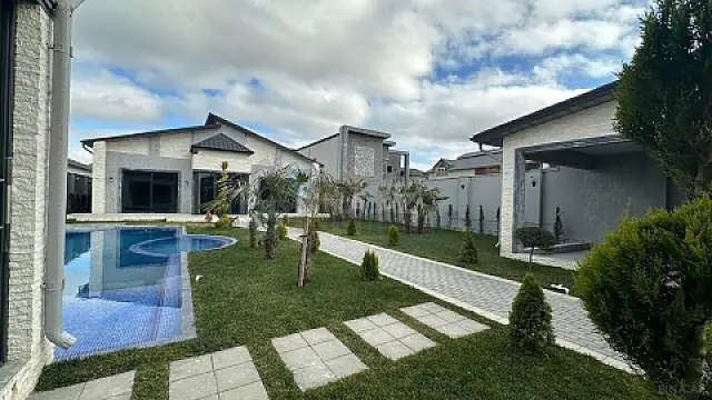 Kirayə verilir 4 otaqlı həyət evi 360 m²