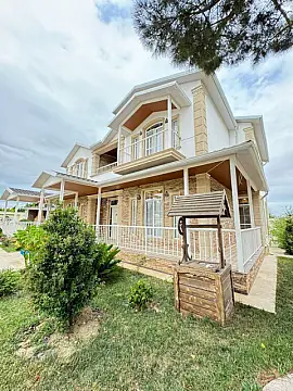 Satılır 6 otaqlı həyət evi 450 m²