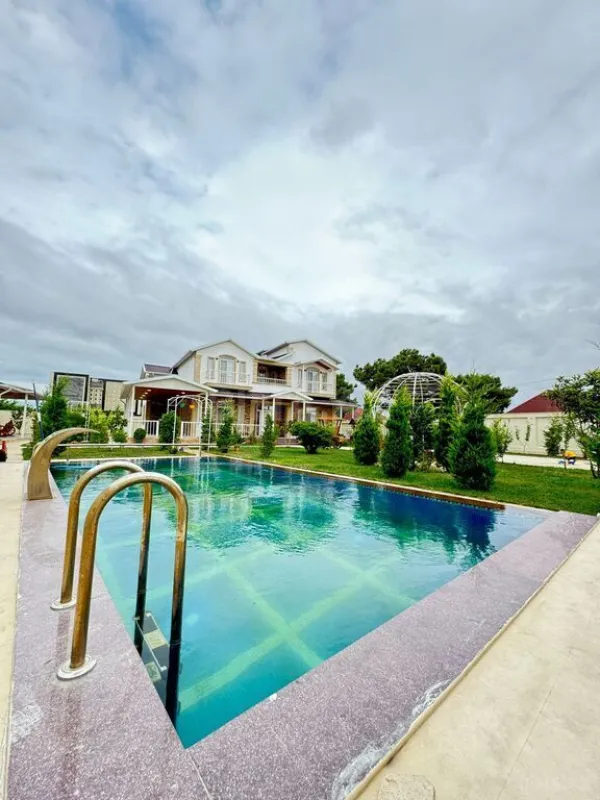 Satılır 6 otaqlı həyət evi 450 m²