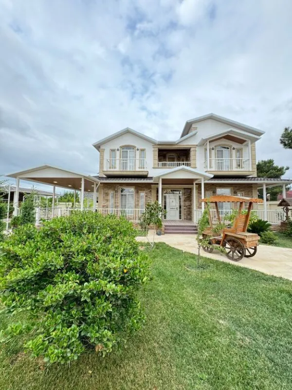 Satılır 6 otaqlı həyət evi 450 m²