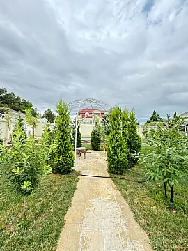 Satılır 6 otaqlı həyət evi 450 m²