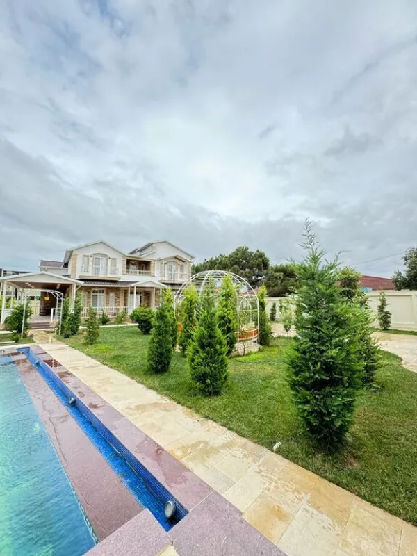 Satılır 6 otaqlı həyət evi 450 m²