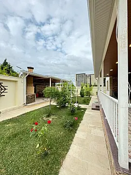 Satılır 6 otaqlı həyət evi 450 m²