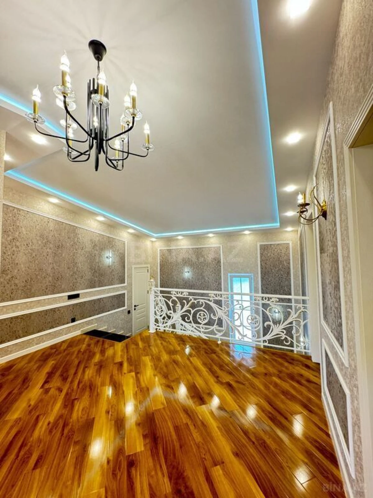 Satılır 6 otaqlı həyət evi 450 m²