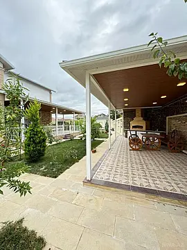 Satılır 6 otaqlı həyət evi 450 m²