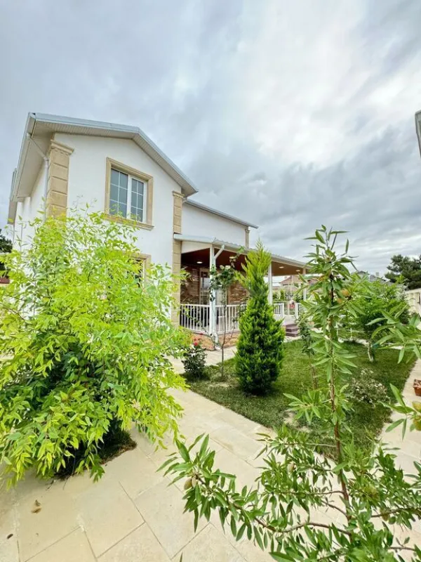 Satılır 6 otaqlı həyət evi 450 m²