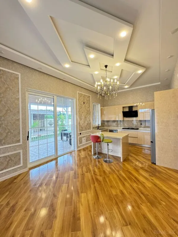 Satılır 6 otaqlı həyət evi 450 m²