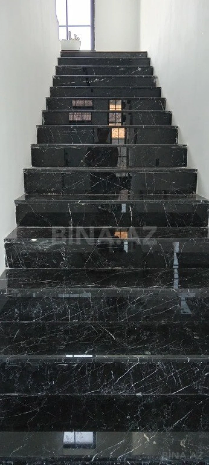 Kirayə verilir 5 otaqlı həyət evi 340 m²