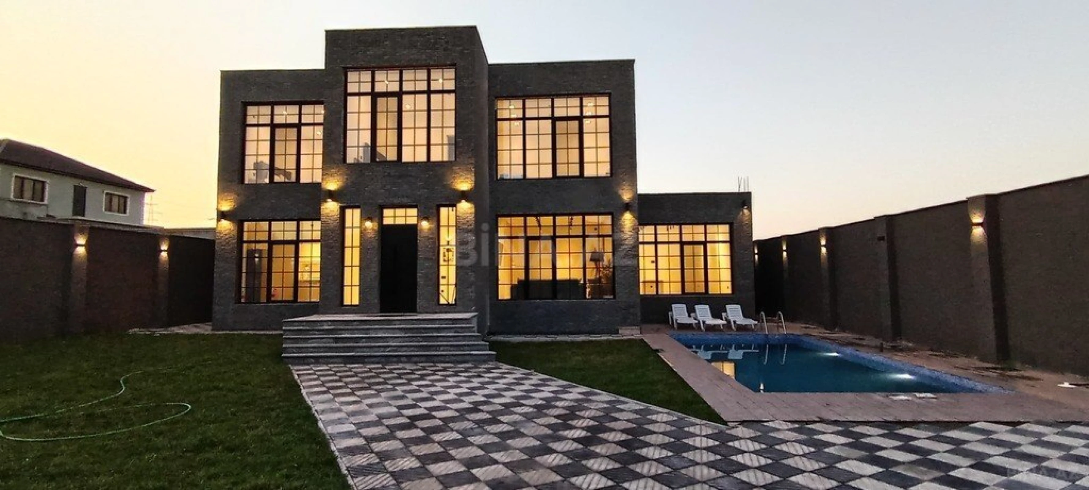 Kirayə verilir 5 otaqlı həyət evi 340 m²