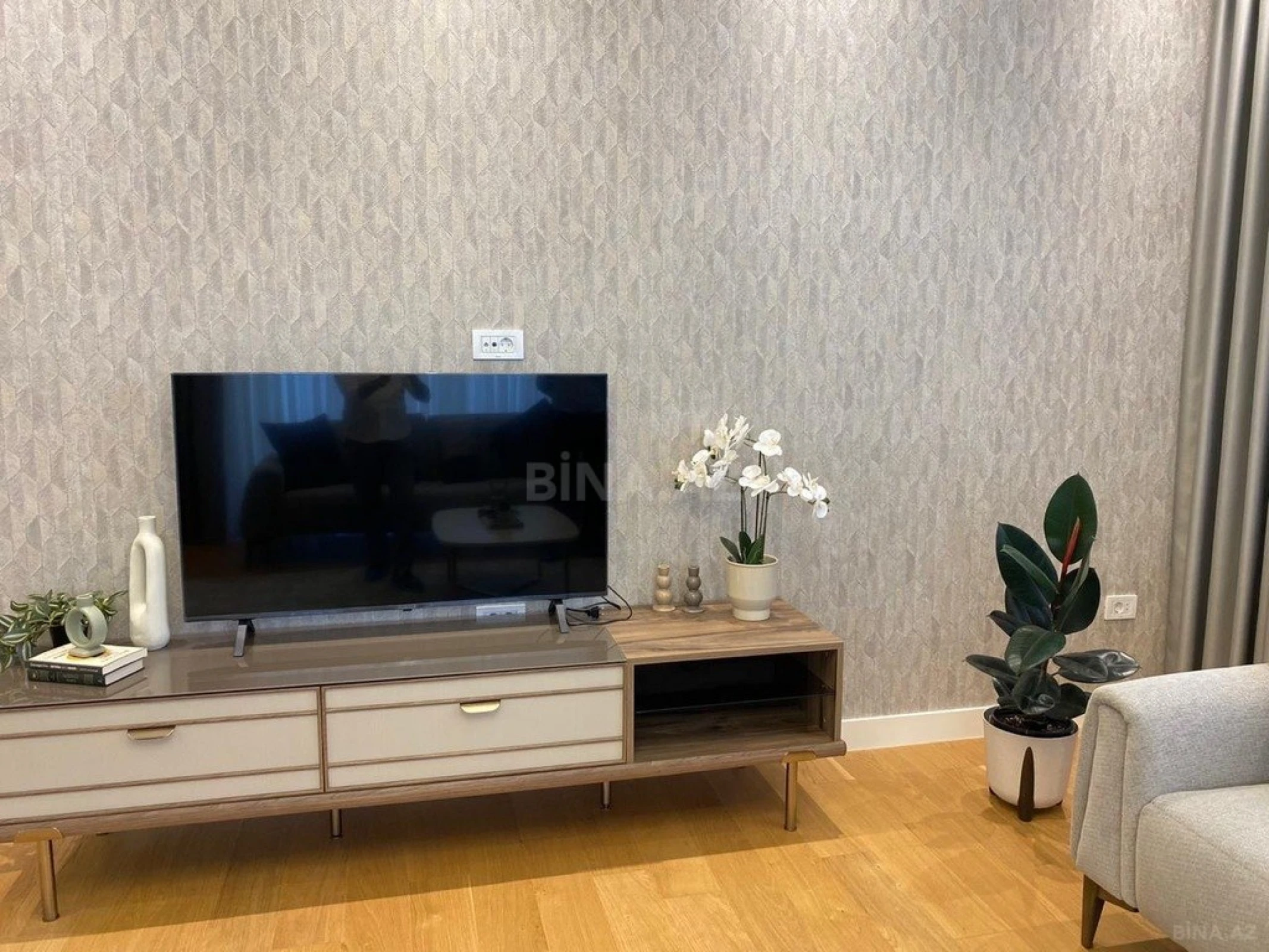 Kirayə verilir 3 otaqlı mənzil 157 m²