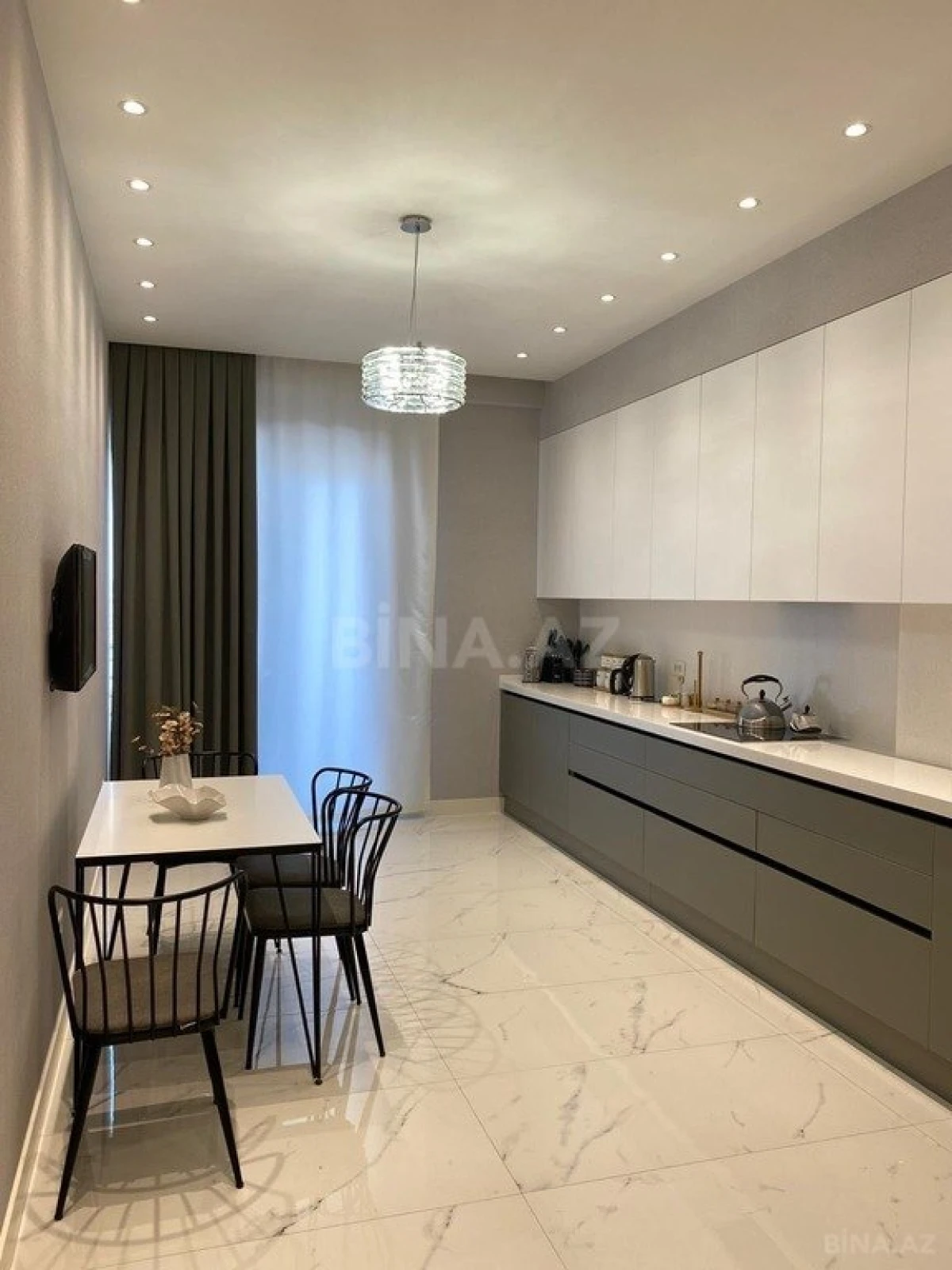 Kirayə verilir 3 otaqlı mənzil 157 m²